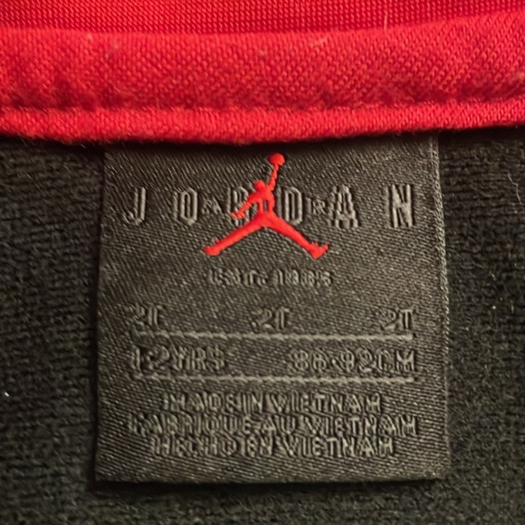 Jordan zip up sweater size 2T - Picture 4 of 6
